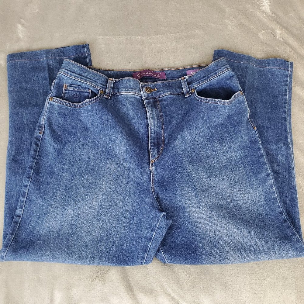 Gloria Vanderbilt Amanda Straight Jeans